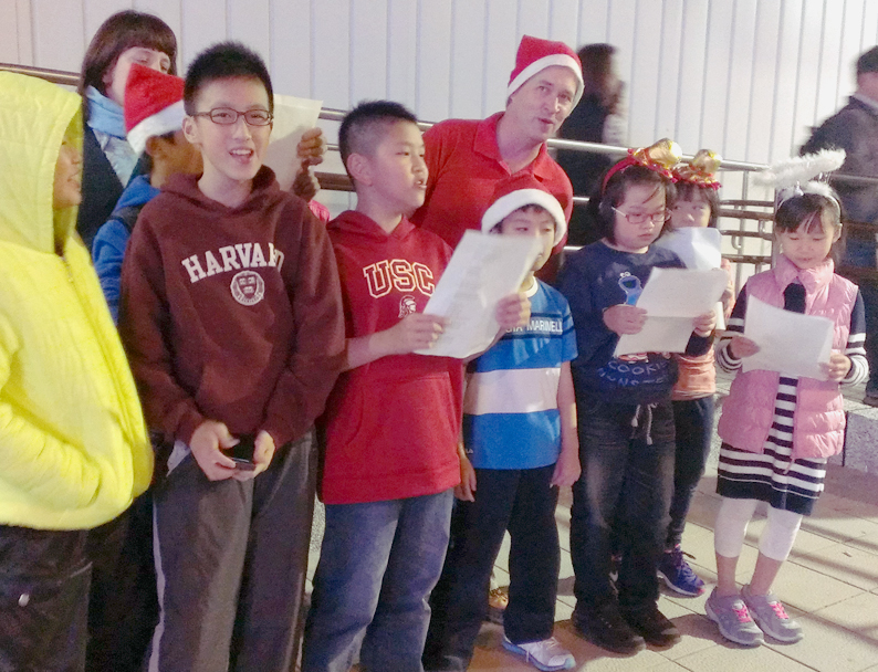 加語中心校園活動-聖誕節校內活動，學生老師開心熱情參與中！