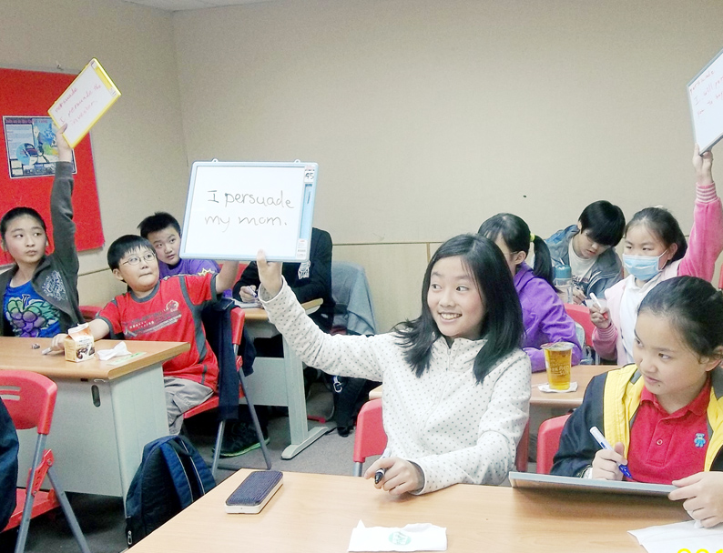 加語中心校園活動-例行校內英文拼字大賽，學生老師開心熱情參與中！