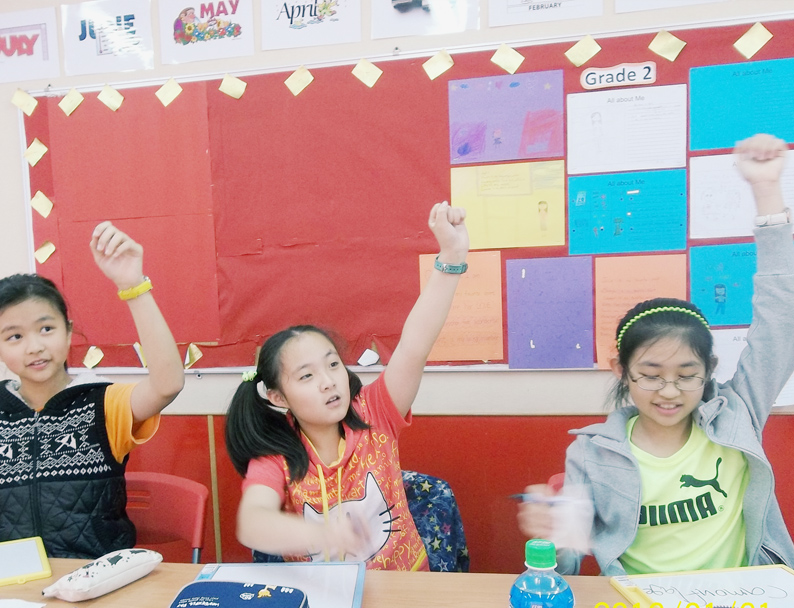 加語中心校園活動-例行校內英文拼字大賽，學生老師開心熱情參與中！